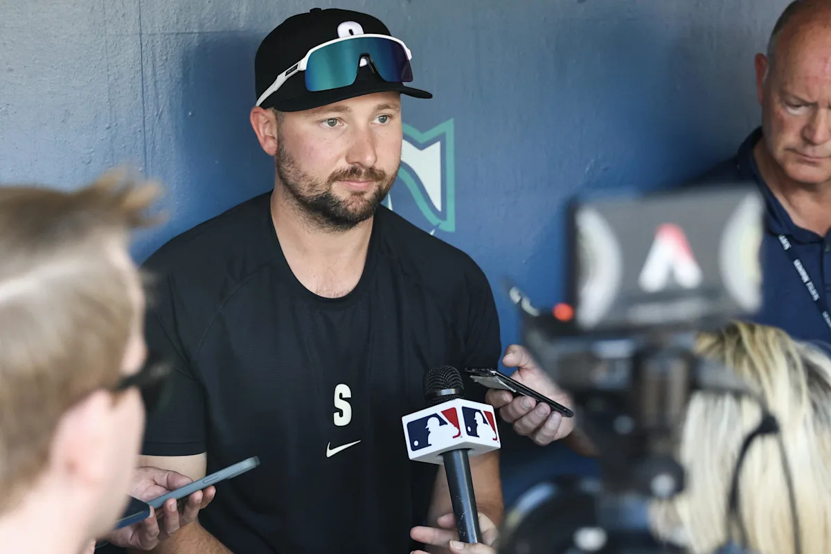 Cal Raleigh out of Mariners lineup for second day with right side pain