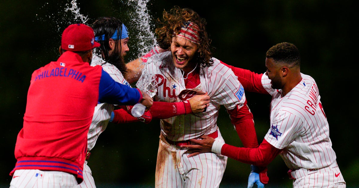 Kyle Schwarber delivers as Phillies rally again to beat Giants in 10 innings for doubleheader sweep
