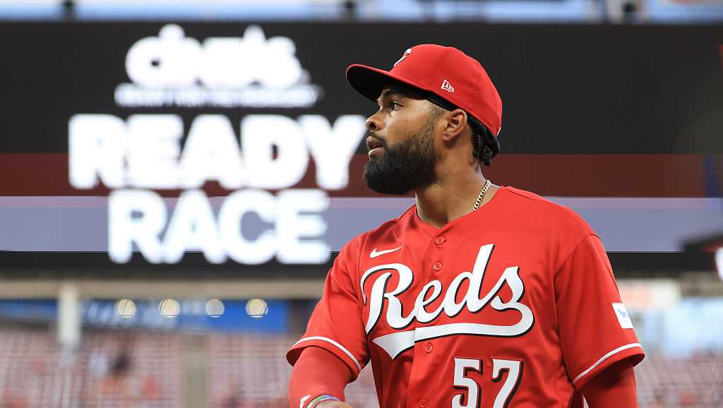 Reds trade outfielder Rece Hinds to Marlins for minor league pitcher