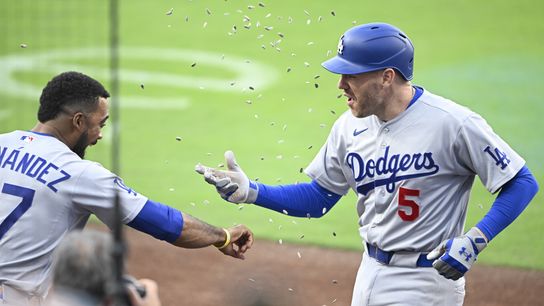 Dodgers rally late to beat Padres behind Freeman's multi-homer night