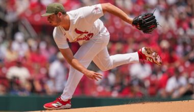 Cardinals shut out by Royals 2-0, Winn exits with knee discomfort