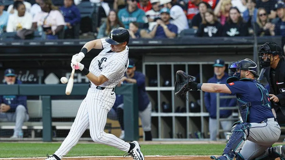 Colson Montgomery (12) hits a two-run home run against the Seattle Mariners during the first inning at Rate Field