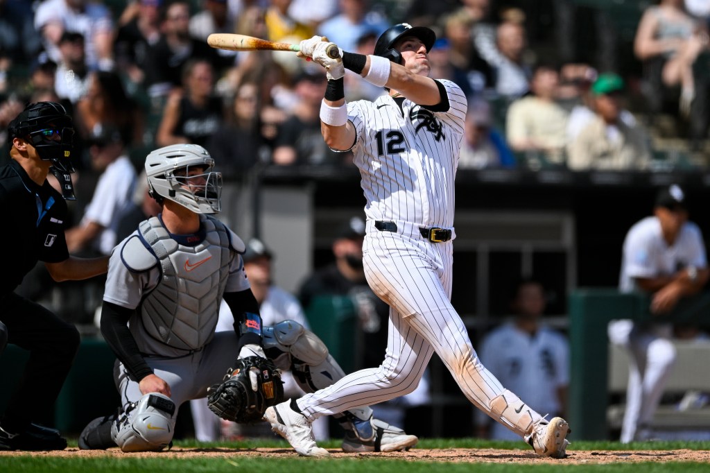 Chicago White Sox hit 3 home runs, extending win streak to 4