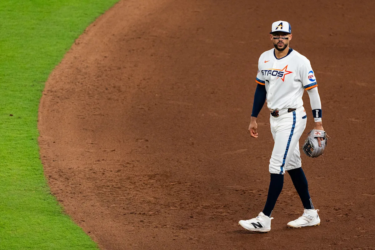 Astros shortstop Carlos Correa reportedly out indefinitely with ankle injury suffered in warmups before win over Dodgers