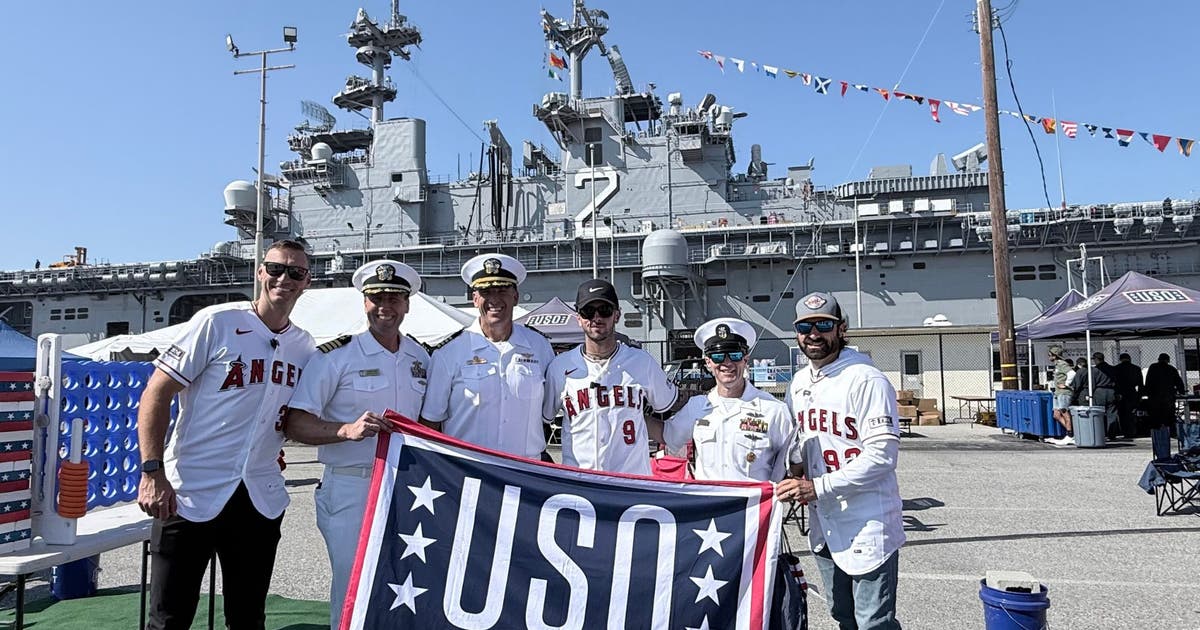 Angels's Zach Neto, Brent Suter honor military members during LA Fleet Week visit