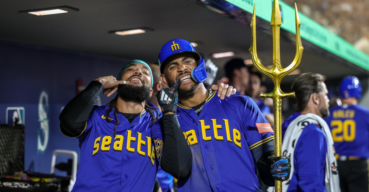 D-backs waste many opportunities; lose to Mariners in 10th