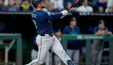 Mariners warp reality, win normal baseball game in Kansas City