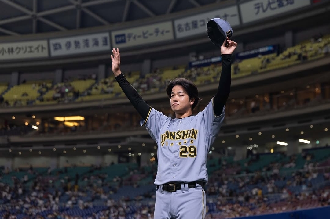 Hanshin Tigers left-hander Haruto Takahashi greets fans after pitching his third consecutive complete-game shutout in an away game against the Chunichi Dragons in Japan's Nippon Professional Baseball on the 6th. Captured from Hanshin Tigers Instagram - Seoul Economic Daily Sports News from South Korea