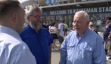 Royals fans brave heat, humidity, storm threat for Monday's home game