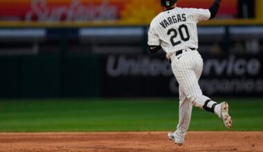Miguel Vargas homers twice as the White Sox beat Luis Castillo and the Mariners 6-1