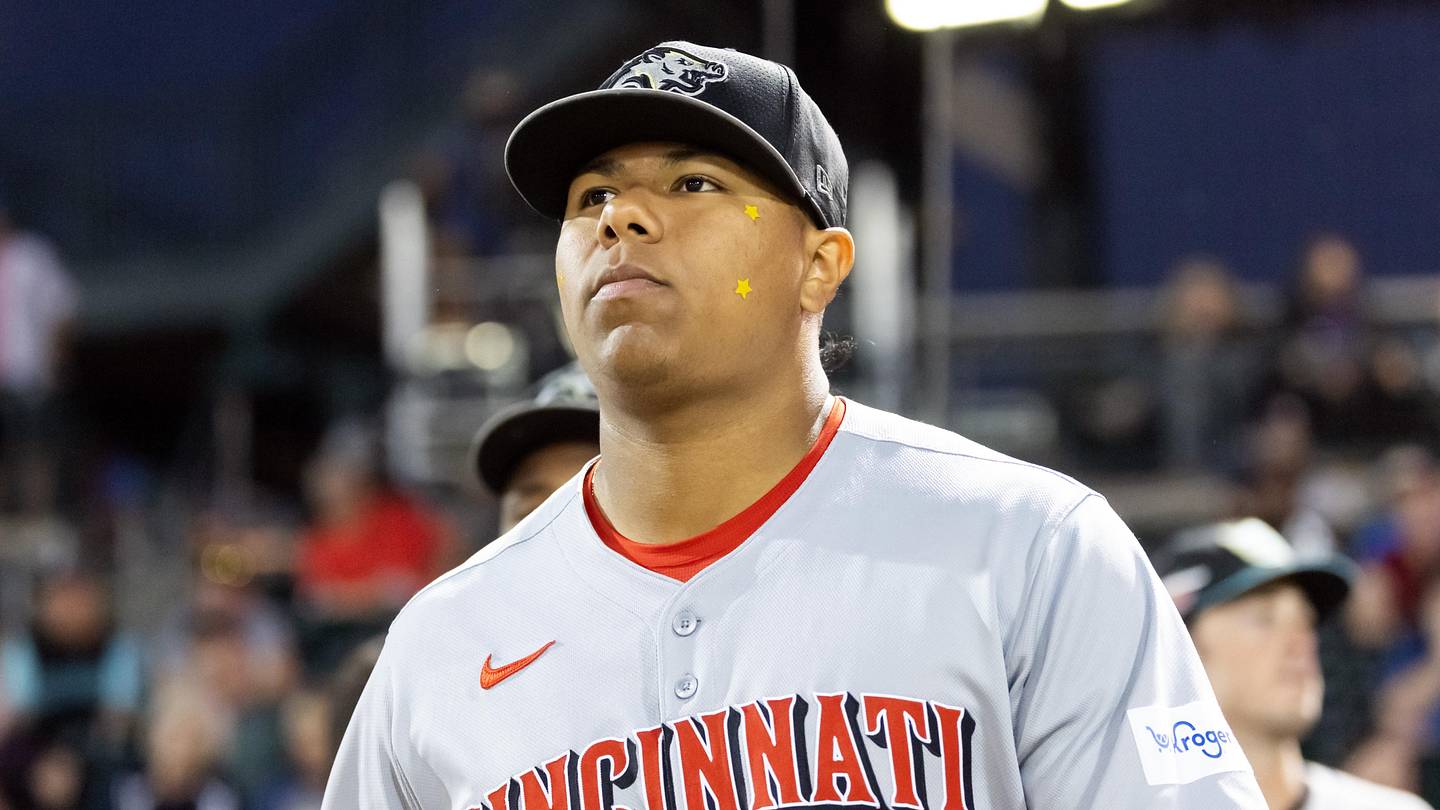 Cincinnati Reds catcher Alfredo Duno