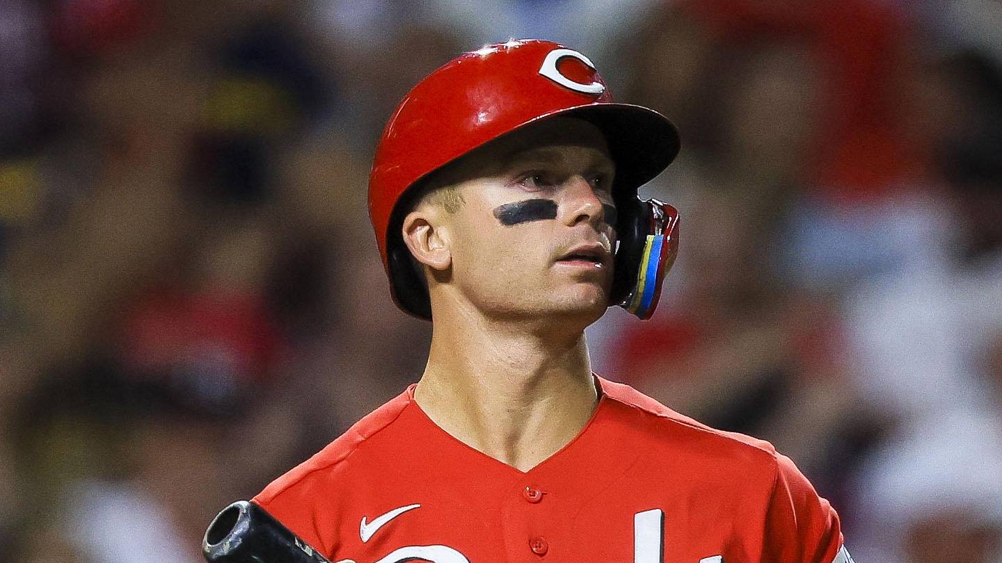 Cincinnati Reds shortstop Matt McLain (9) walks off the field