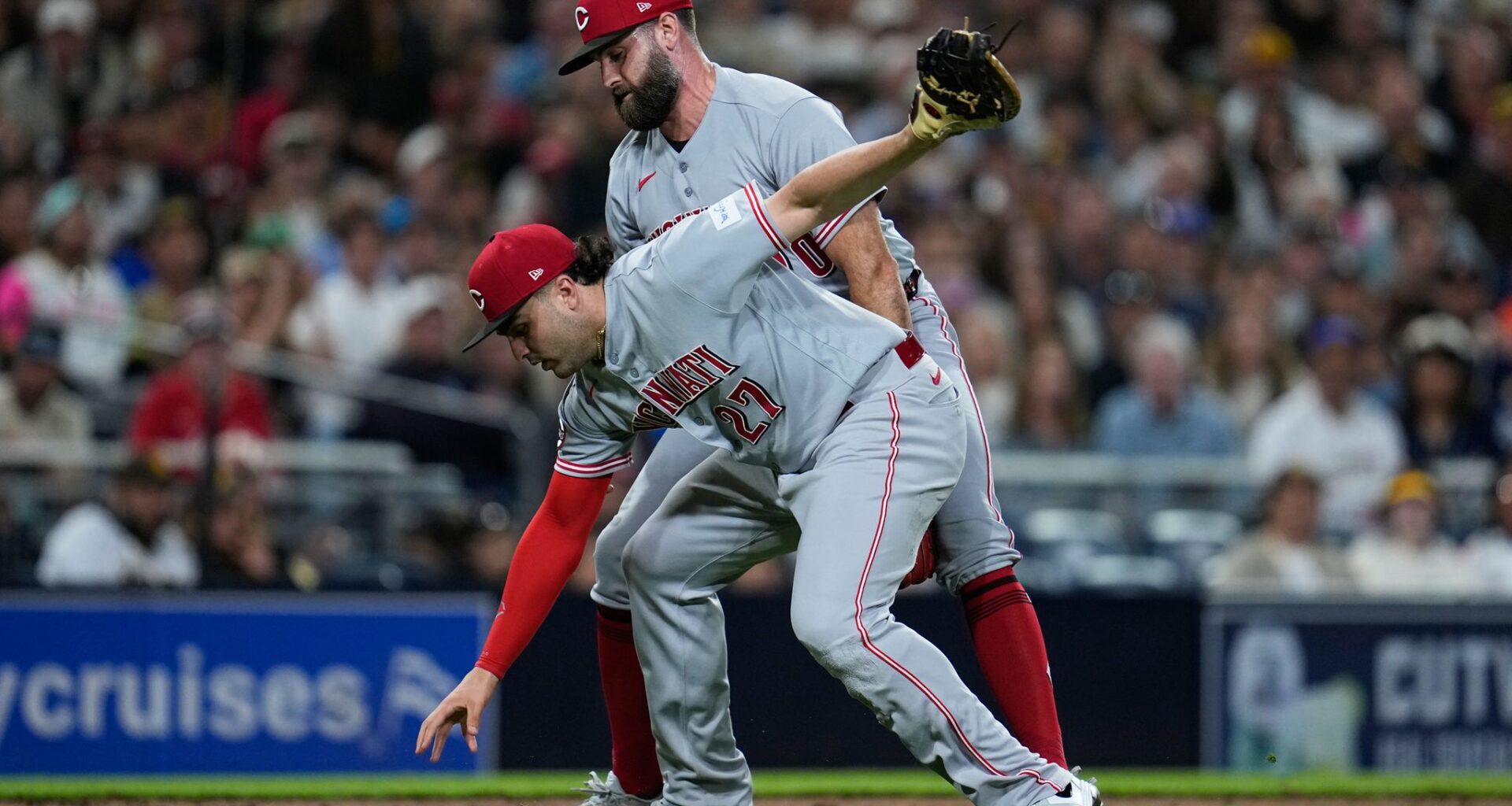 Padres rally for 6-2 win after the Reds botch 3 straight bunts in the 7th inning