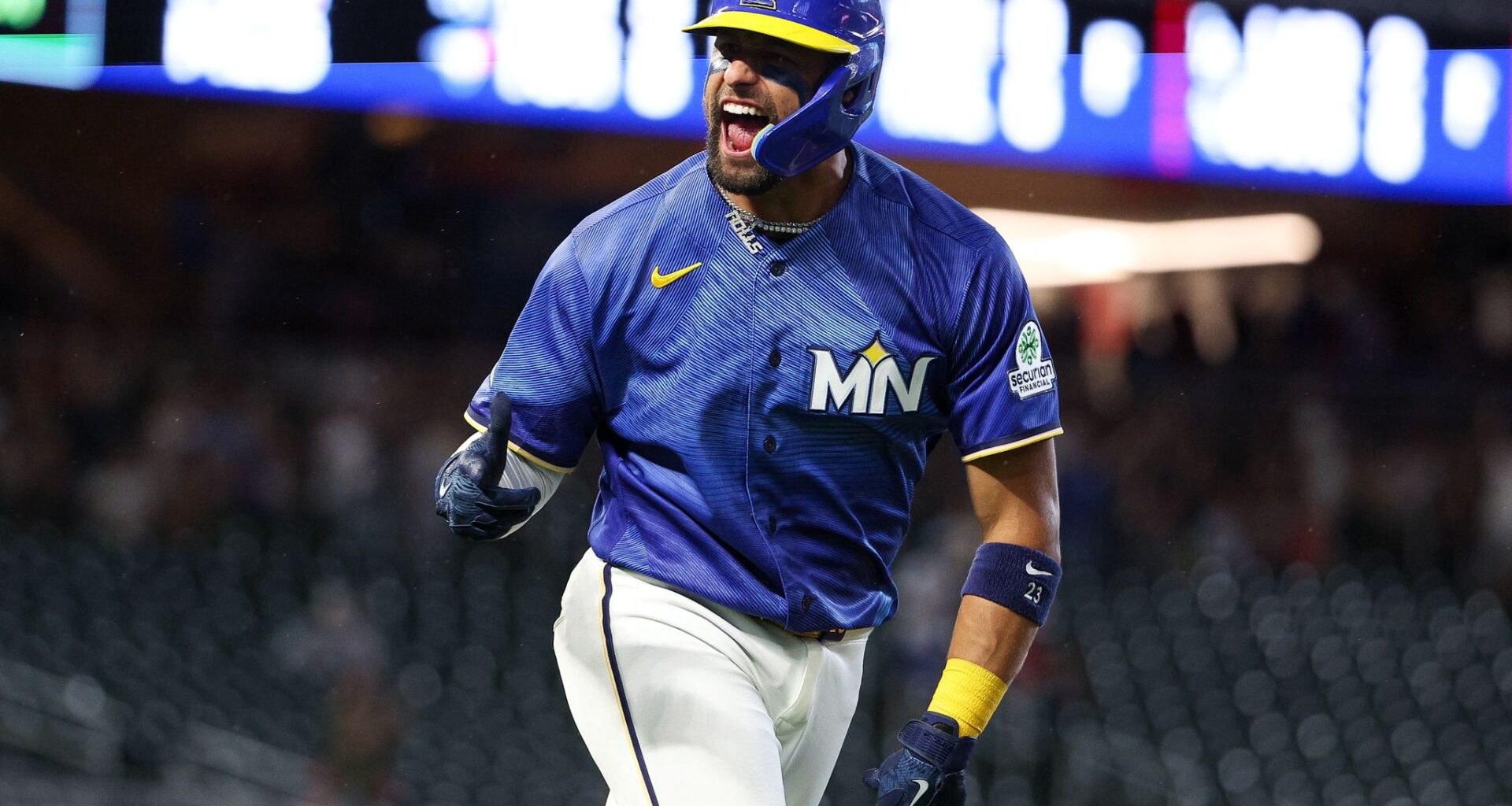 Clemens, Lewis, Lee homer off Stanek in the Twins' 9-8 win over the Cardinals