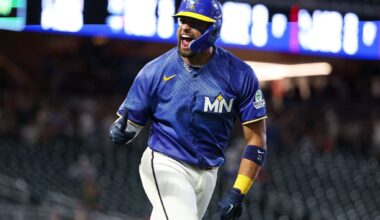 Clemens, Lewis, Lee homer off Stanek in the Twins' 9-8 win over the Cardinals