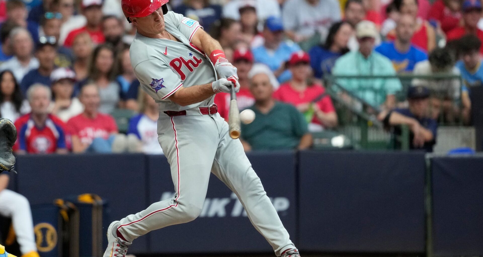 J.T. Realmuto hits 3-run homer in 5-run 6th and Phillies hold off Brewers 9-8