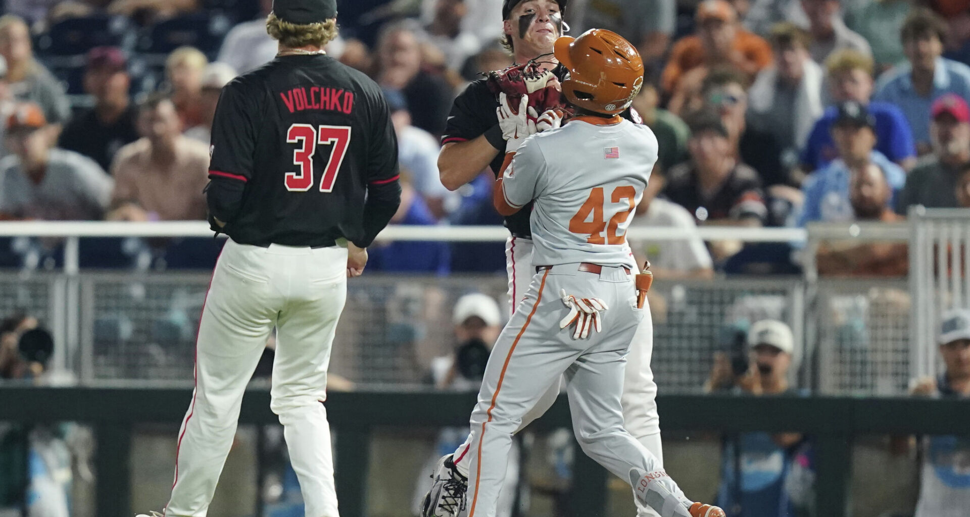 Texas baseball vs Georgia game score: CWS live updates, TV channel