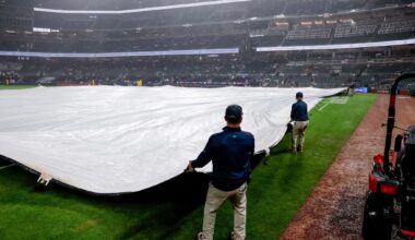 Braves-Giants game suspended by rain, to resume Wednesday at 2 p.m. with Giants up 3-2