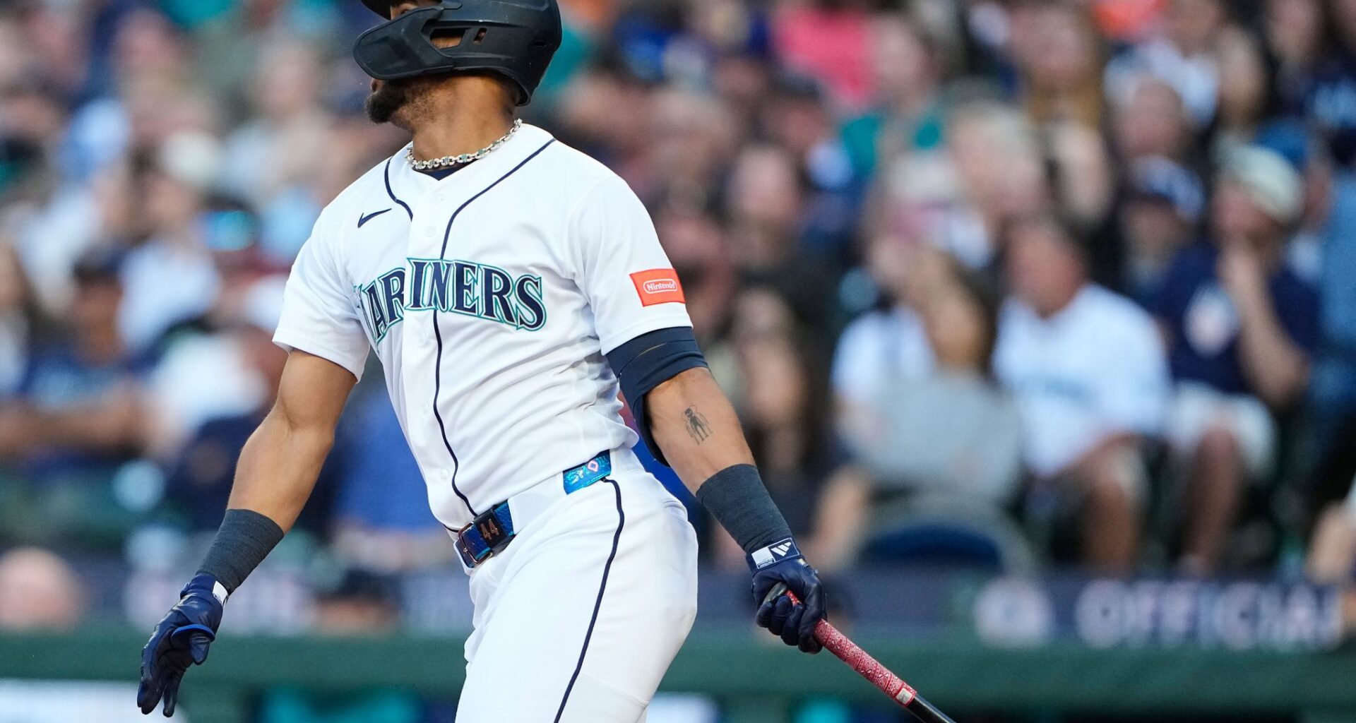 Mariners outfielder Julio Rodríguez leaves game against Orioles with hamstring spasm