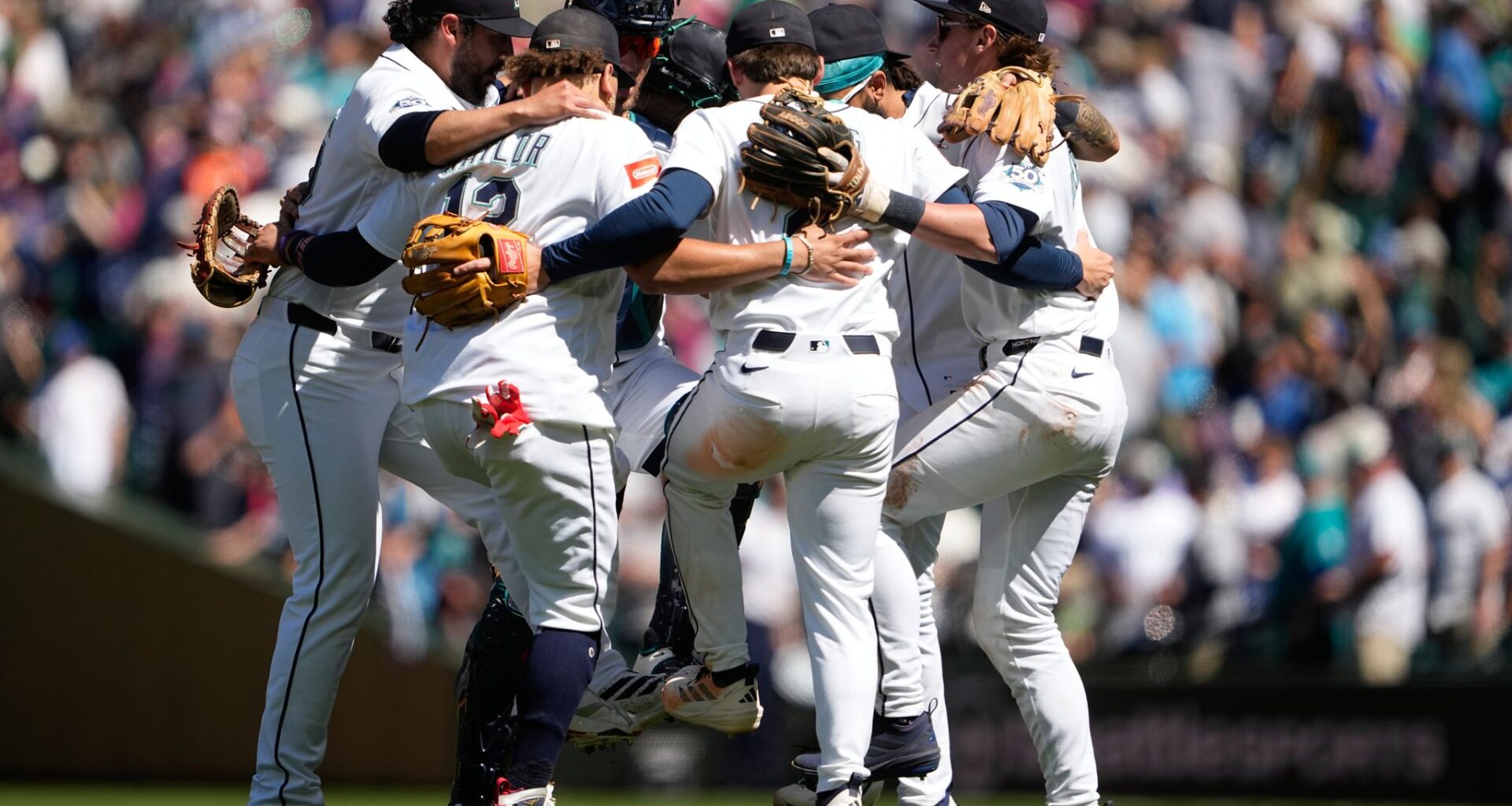 Bryan Woo throws 7 scoreless innings as the Mariners beat the Orioles 3-0