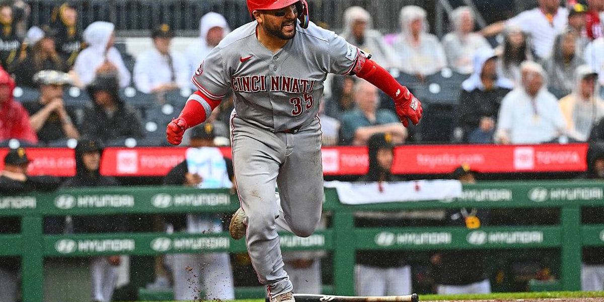 A strike from victory, Suarez hits 3-run HR in Reds win