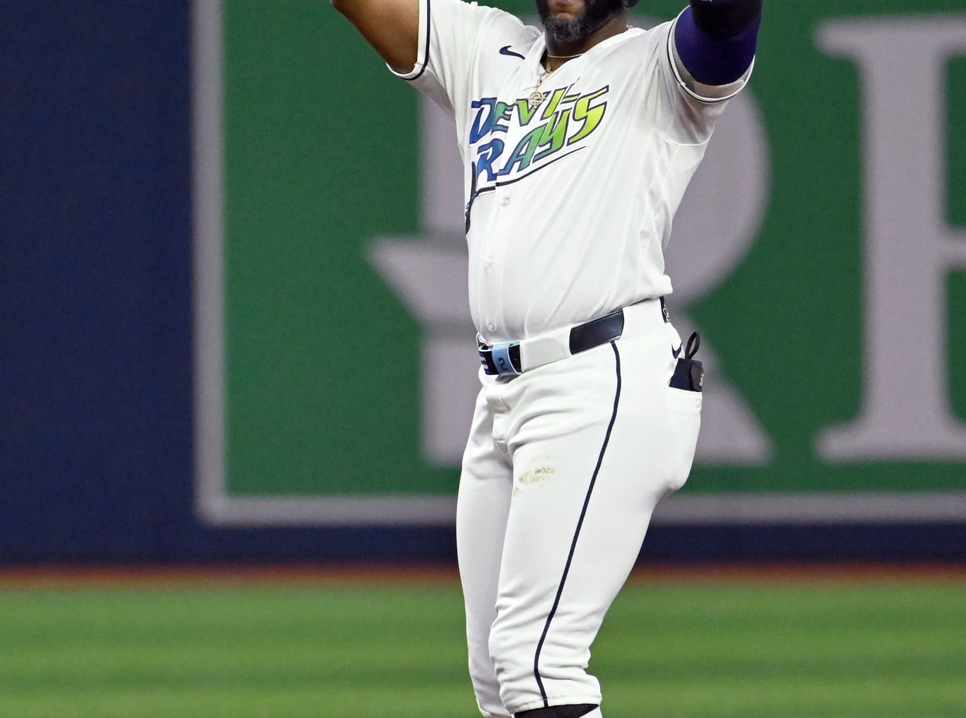 Rays DH Yandy Diaz injures his shoulder in game vs. Diamondbacks, is considered day to day