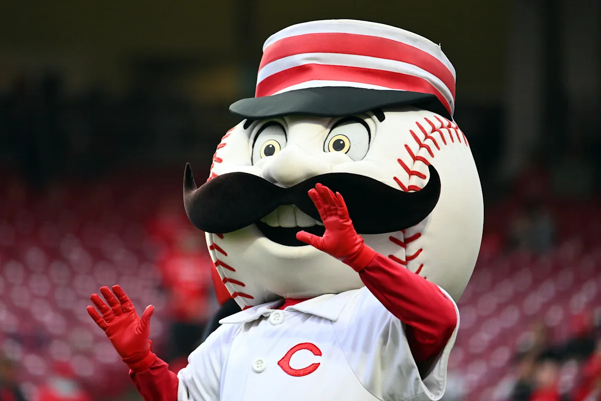 Tony Santillan implodes again in 5-2 Reds loss to Royals