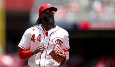 Elly De La Cruz abruptly exits Reds' series finale against Braves with hamstring injury
