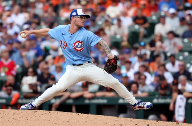 Chicago Cubs relief pitcher Ethan Roberts delivers in the seventh inning of a game against the San Francisco Giants at Wrigley Field in Chicago on June 5, 2026. (Chris Sweda/Chicago Tribune)