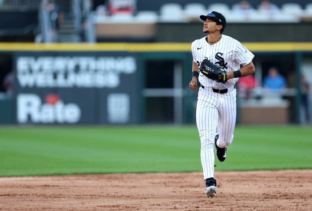 Chicago White Sox right fielder Braden Montgomery (24) runs to the dugout after the top of the firs tinning of a game against the Atlanta Braves at Rate Field in Chicago on June 9, 2026. (Chris Sweda/Chicago Tribune)