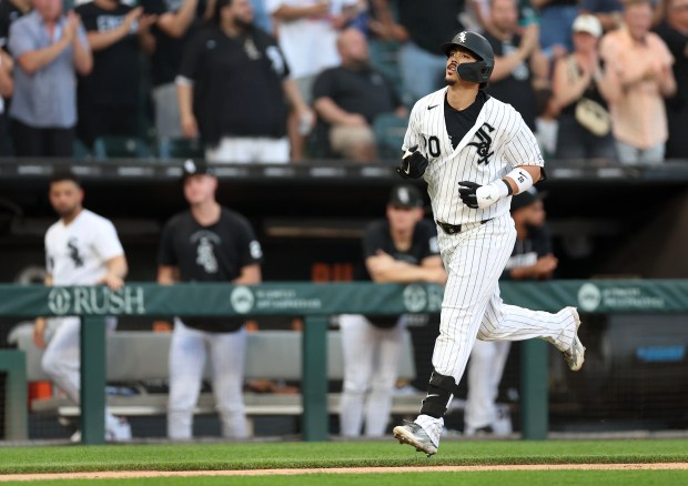 Chicago White Sox third baseman Miguel Vargas (20) rounds the bases after hitting a two-run home run in the third inning of a game against the Atlanta Braves at Rate Field in Chicago on June 9, 2026. (Chris Sweda/Chicago Tribune)