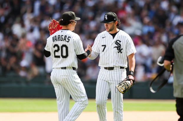 Chicago White Sox third baseman Miguel Vargas (20) and first baseman Jacob Gonzalez (7) celebrate their 2-1 win against the Detroit Tigers at Rate Field on May 31, 2026. (Eileen T. Meslar/Chicago Tribune)