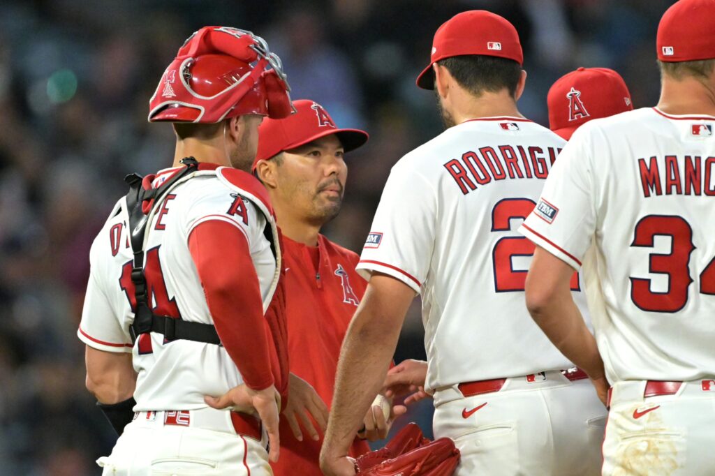 Jun 8, 2026; Anaheim, California, USA; Los Angeles Angels catcher Logan O'Hoppe (14) looks on as manager Kurt Suzuki (8) pulls starting pitcher Grayson Rodriguez (21) during the sixth inning against the Houston Astros at Angel Stadium. Mandatory Credit: Jayne Kamin-Oncea-Imagn Images