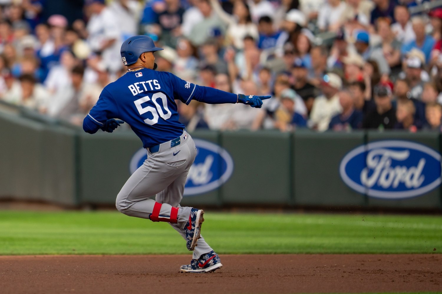 Dodgers: 4, Twins 3: Betts's Glove Even Bests Betts's Bat, and Both Beat Bomba Boys - Twins