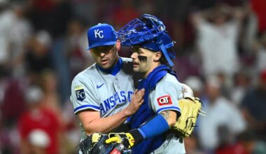 Massey hits tiebreaking RBI single in 9th inning, Royals beat Reds 5-2