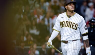 Padres can't cash in late chances, fall to Reds in 11 innings