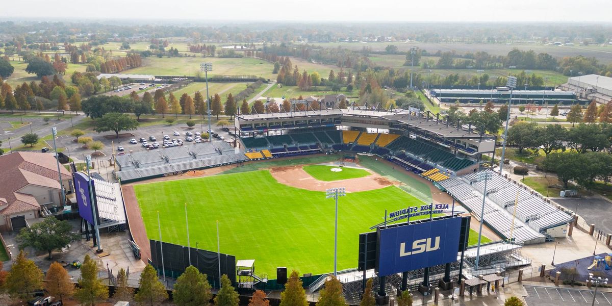 College baseball transfer portal window opens, LSU’s roster begins turning
