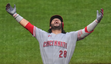 Reds’ Eugenio Suárez leaves after taking pitch to hand; X-ray inconclusive, CT scan scheduled