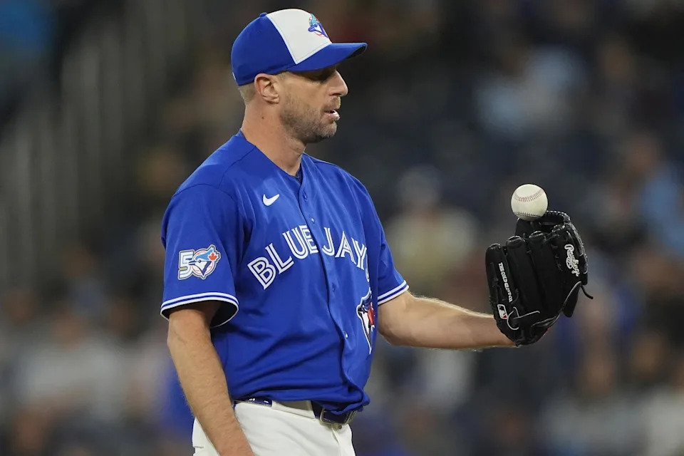 Toronto Blue Jays starting pitcher Max Scherzer (31) flips a ball out of his glove before throwing a pitch to the Minnesota Twins during the second inning at Rogers Centre. John E. Sokolowski-Imagn Images
