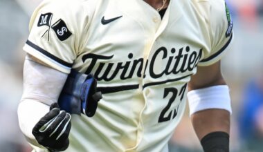 Royals 3, Twins 2: Blowing it Scott-Style