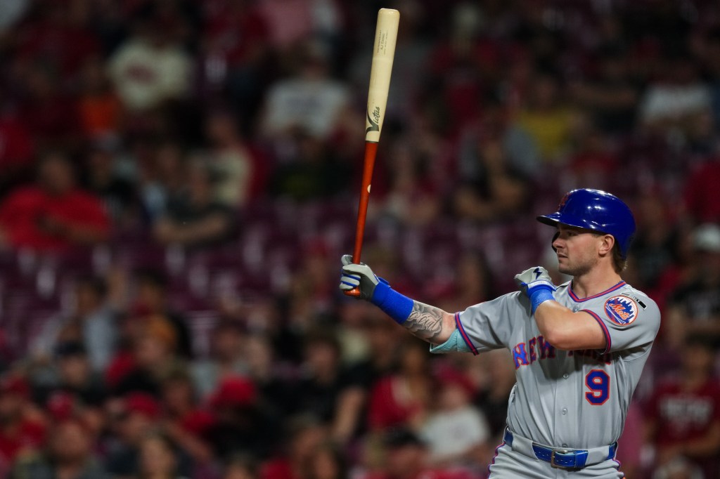 New York Mets outfielder A.J. Ewing (9) prepares to bat against the Cincinnati Reds.