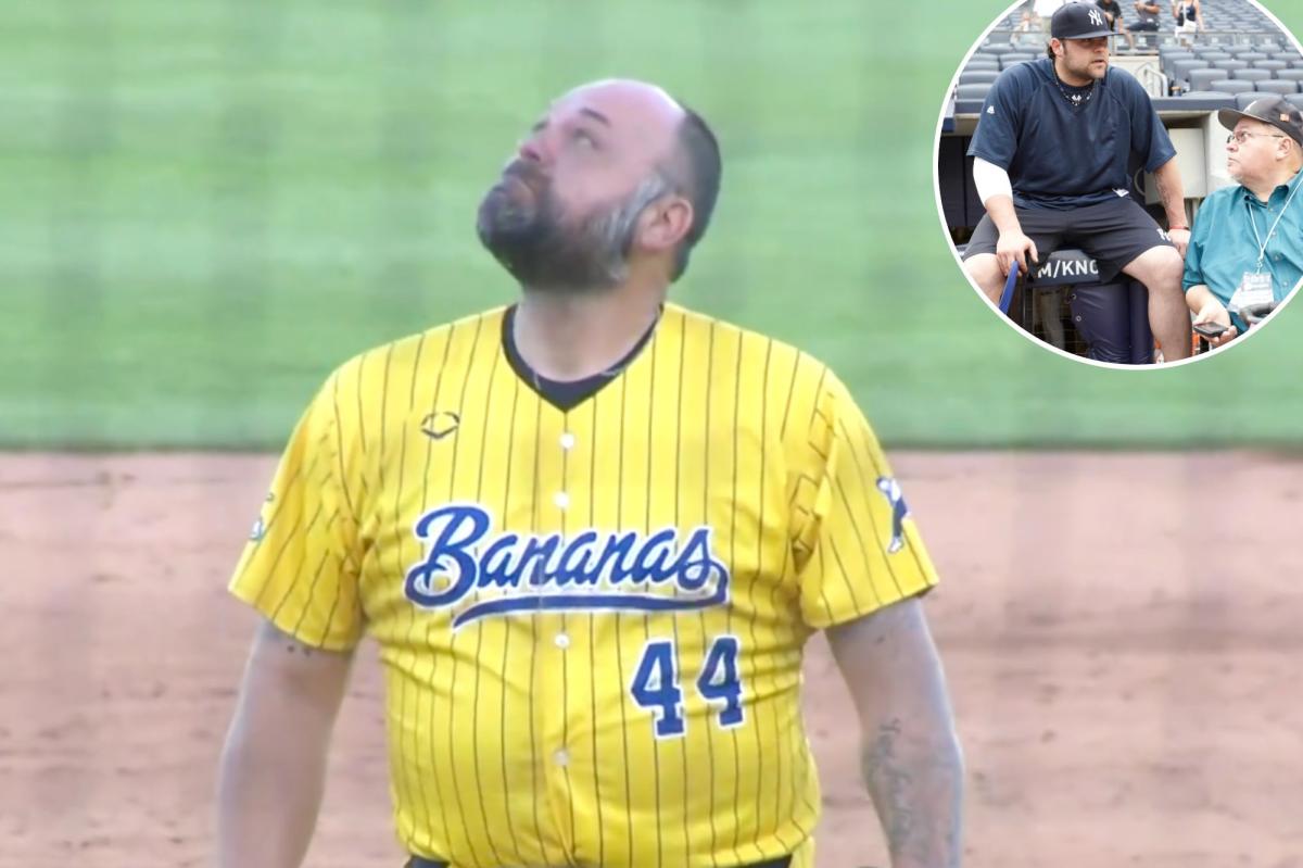 Joba Chamberlain makes emotional Savannah Bananas appearance