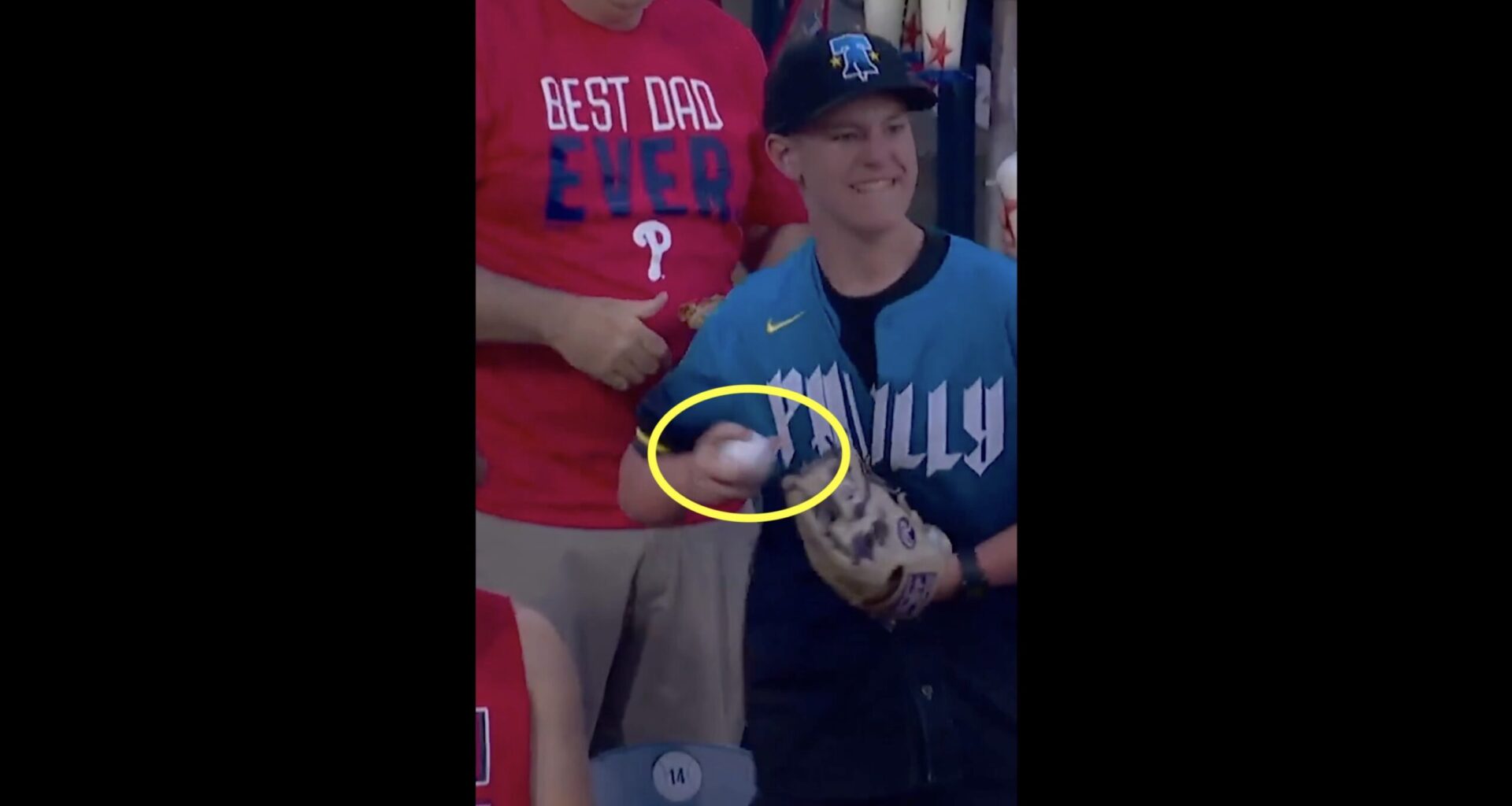 Phillies fan pulling a switcheroo on a Mets home run ball