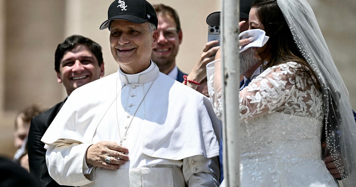 Pope Leo XIV receives World Series baseball from former White Sox catcher A.J. Pierzynski