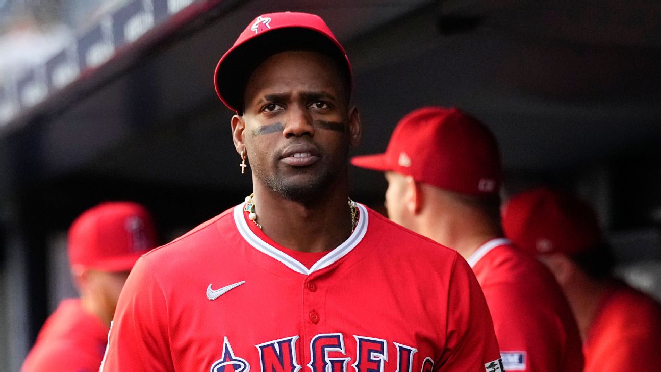 Angels' Soler lands on 10-day IL with strained left oblique