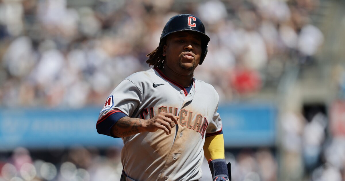 José Ramírez suffers left hamate fracture during game against Tigers