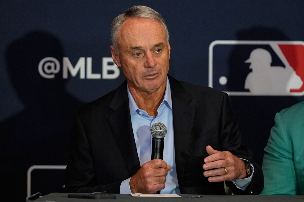 MLB owners propose banning high school signings, adding international draft