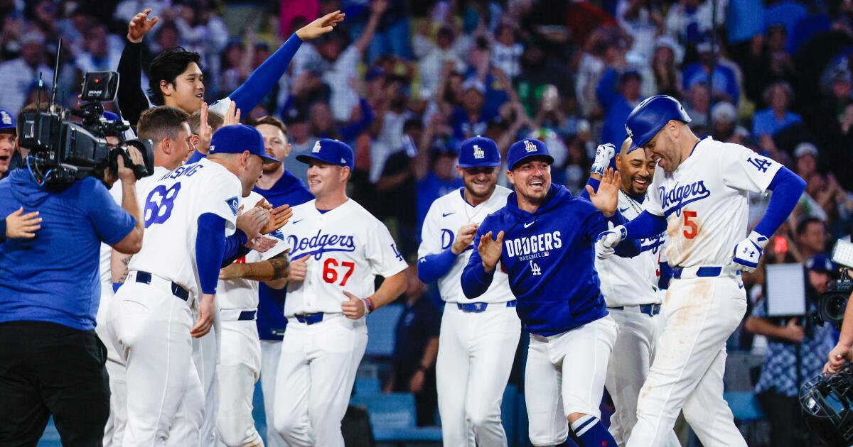 Freddie Freeman hits walk-off homer in Dodgers' victory over Angels