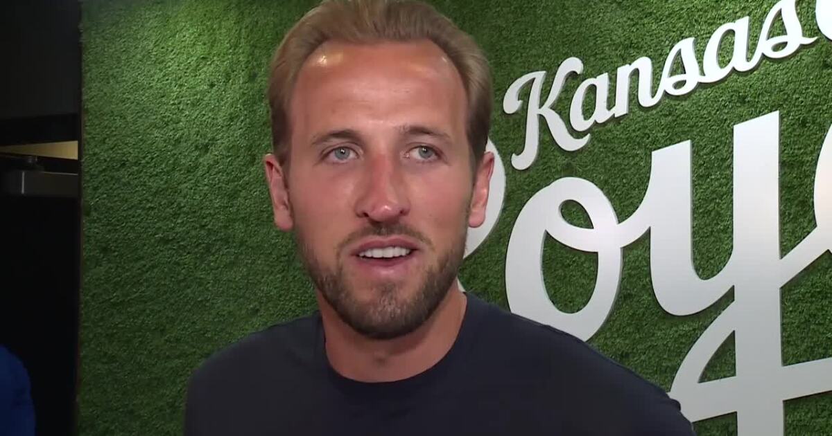 English striker Harry Kane, Team England use off day to attend Royals game