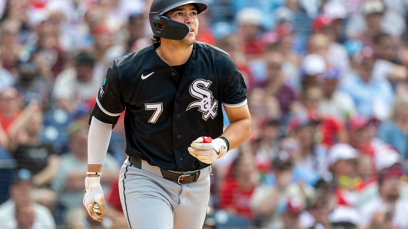 Jacob Gonzalez hits his first major league homer, White Sox beat the Phillies 6-3 to even series